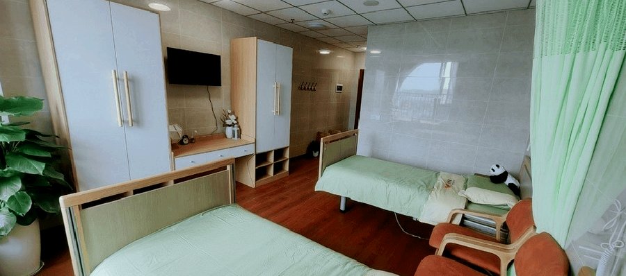 成都万兴颐养院失能照护考察：压疮护理、翻身拍背与辅助排便细节指南