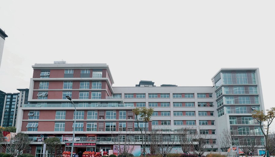 成都万兴颐养院:武侯区开放式康养社区,食堂与中医馆面向周边居民开放