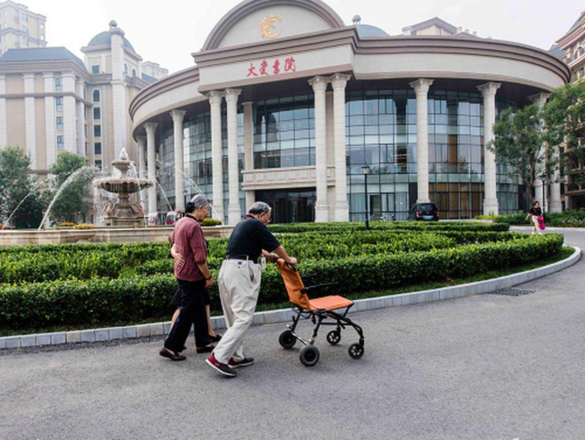 成都温江带户外休闲空间的成都大爱城养老服务有限公司环境选择参考