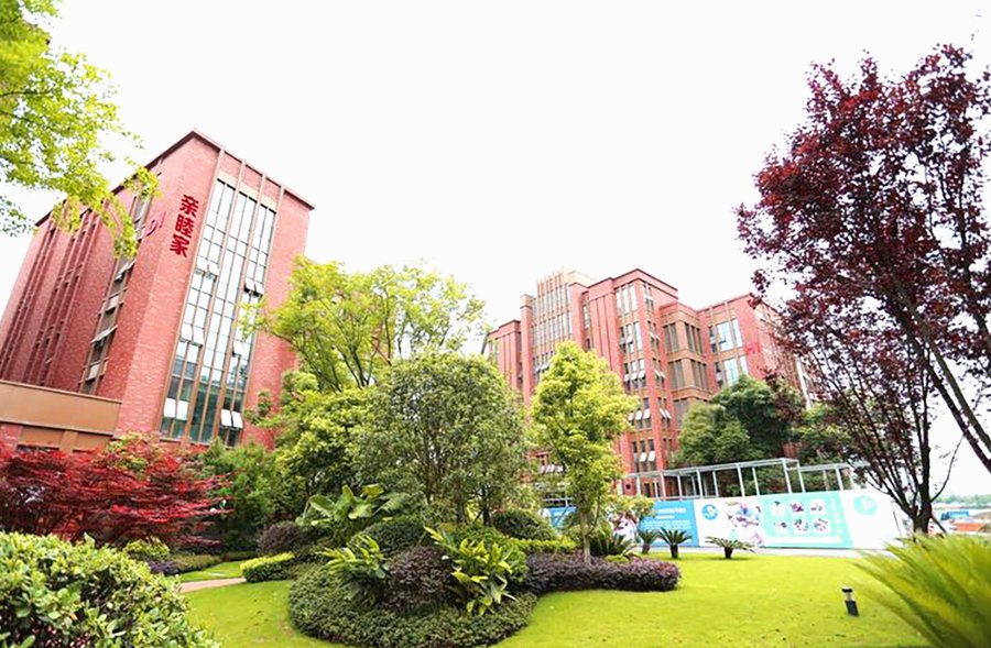 成都温江亲睦家·鹭湖长者社区:园林式养老与医养结合服务说明