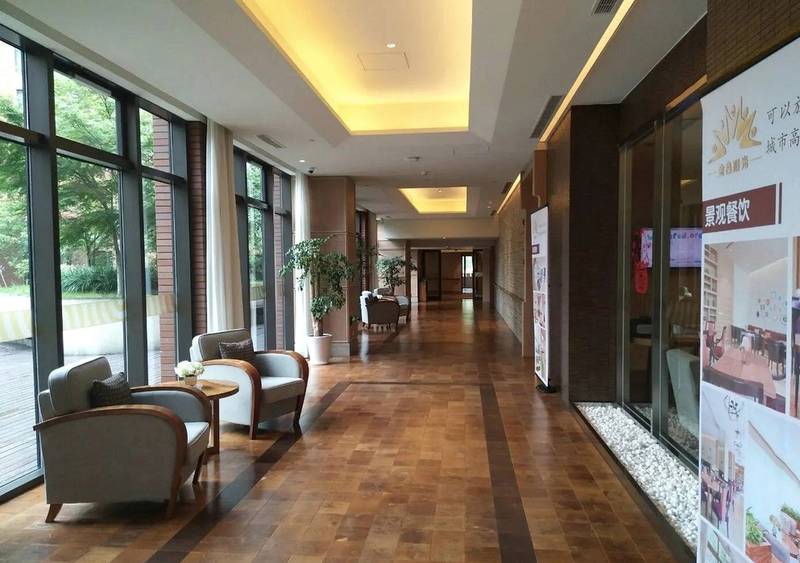 成都武侯区金色阳光养生乐园：占地约十余亩、床位约60张的中小型低密度照护空间