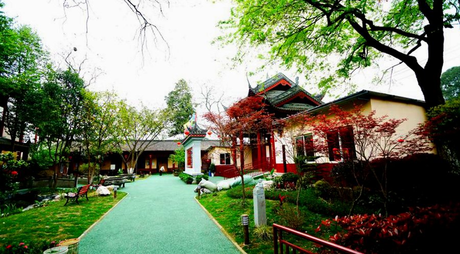 成都武侯寿而康老年颐养中心收住半自理长者及协助洗澡穿衣服务说明