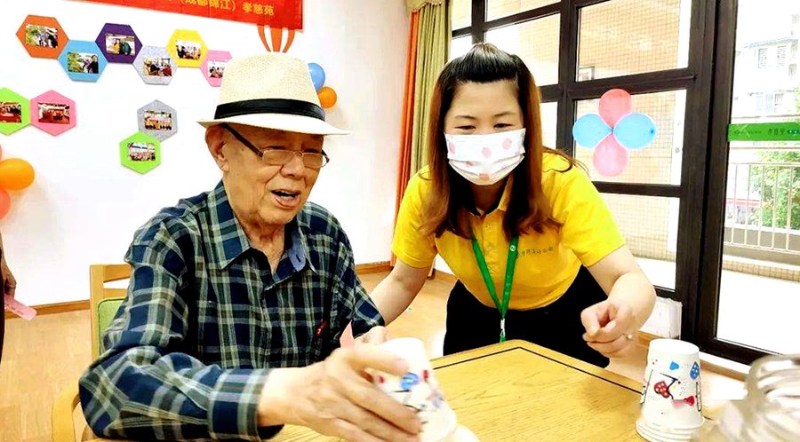 成都孝慈苑养老院:专业接收鼻饲/尿管老人,医养结合照护解析