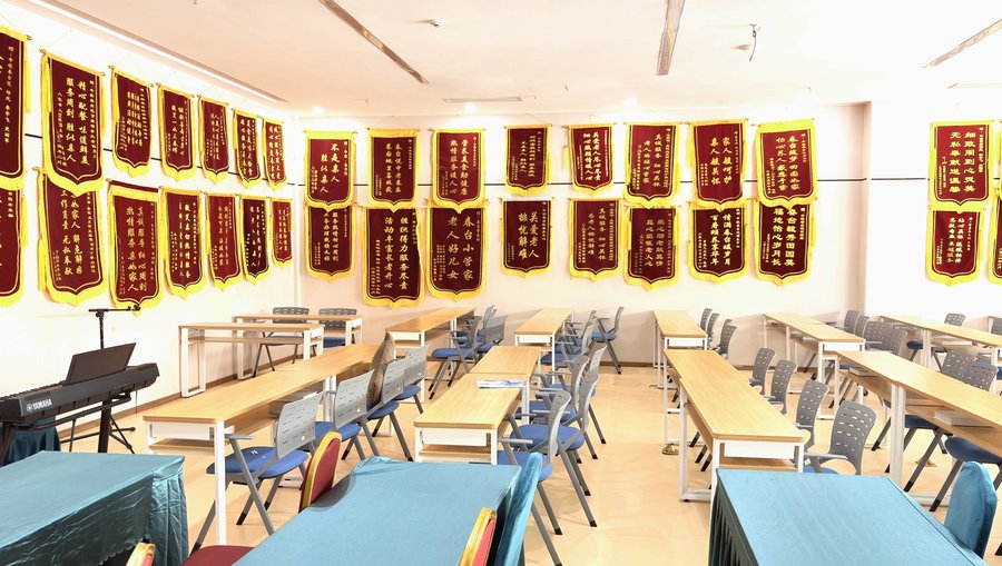 成都养老费用避坑手册:1万预算如何在中铁·春台悦选到透明双人间?