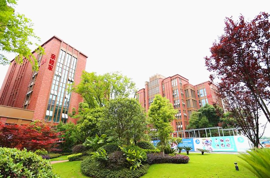 成都养老机构床位费计价参考:以亲睦家鹭湖长者社区为例