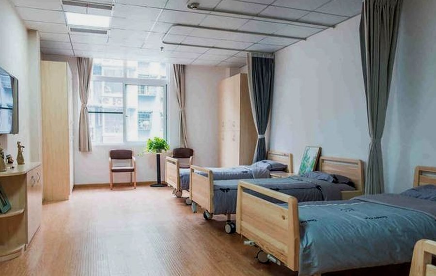 成都养老机构护工配比标准与一对一专护服务说明 成都颐心源长者照护中心指南
