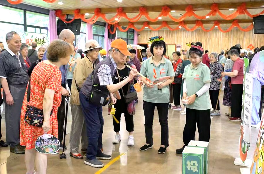 成都养老院能照顾鼻饲老人吗?锦欣花乡老年公寓专业护理解析