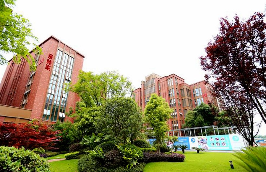 成都养老院收费全解析:亲睦家·鹭湖长者社区如何做到透明无隐形消费?