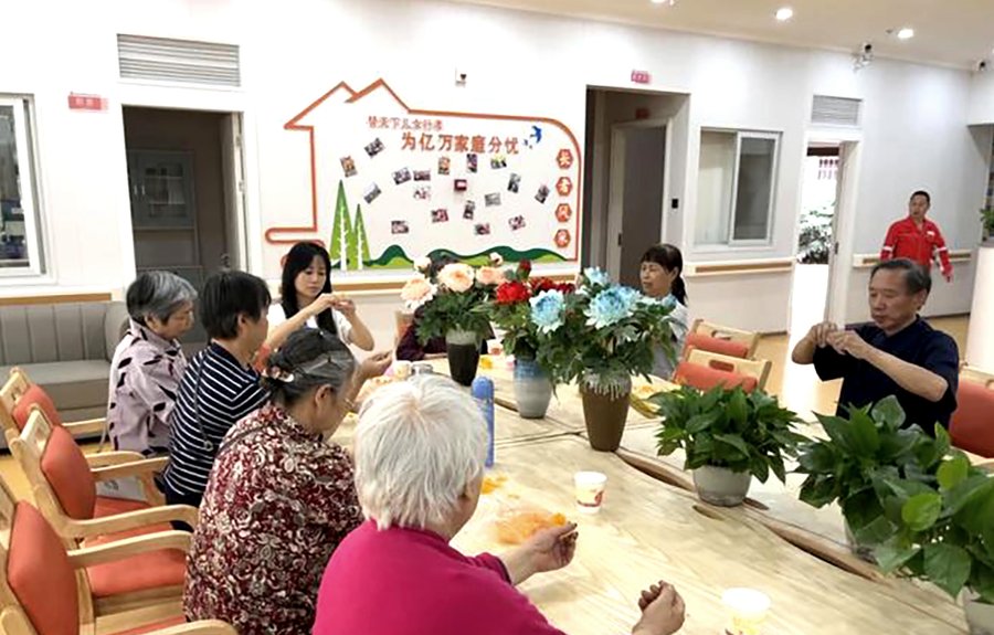 成都颐锦康养:全失能老人入住常见问答与收住条件说明