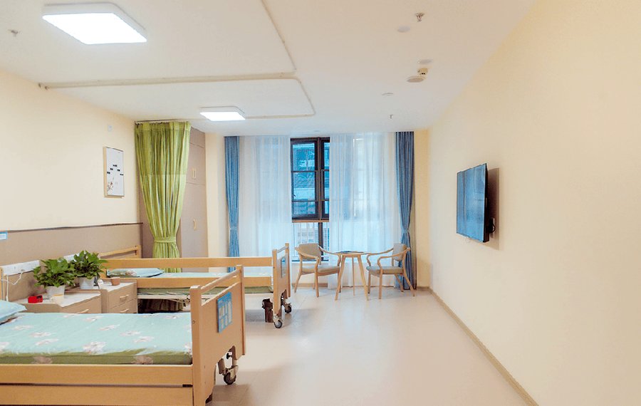 成都颐锦康养:全失能老人入住常见问答与收住条件说明