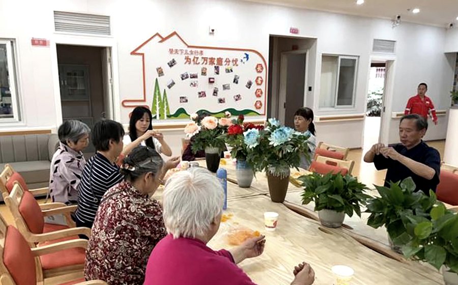 成都颐锦康养中心智慧康养服务说明:家属端远程查看功能与照护流程解析