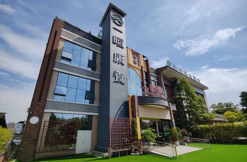 成都一暄康养两河公园院:带感统训练室的康复养老院考察指南