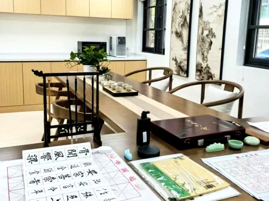 成都永商镇车灌社区养老服务中心：内设医务室，提供血压血糖监测的医养结合服务