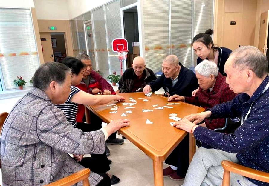 成都鱼哥子生态颐养苑适老化设施参访：轮椅坡道与无障碍通道如何评估？