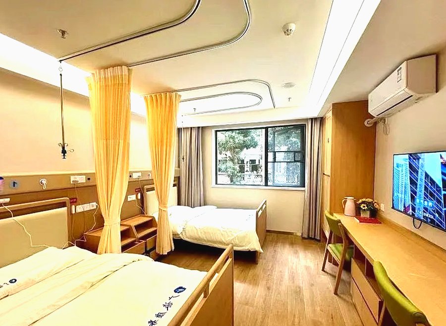 成都悦伦康养居探访：起居照料与房间清洁消毒服务深度解析