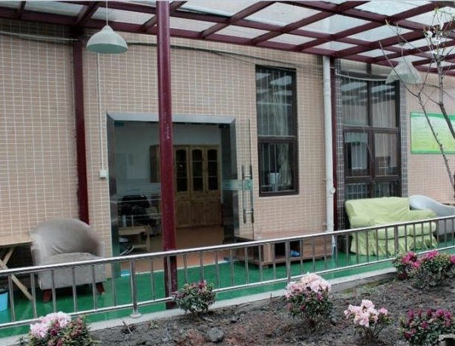 成都泽安关家社区养老院的康复锻炼日常:手指操与老年操的照护实践