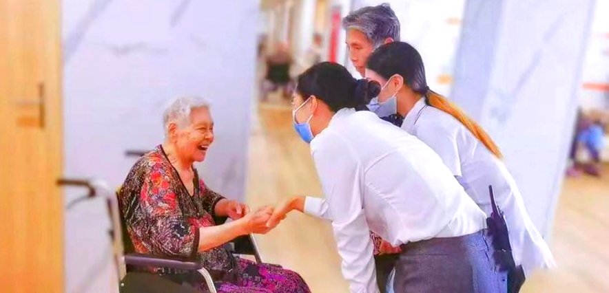成都泽安社区养老院认知症照护考察指南：个案化方案与非药物干预如何落地