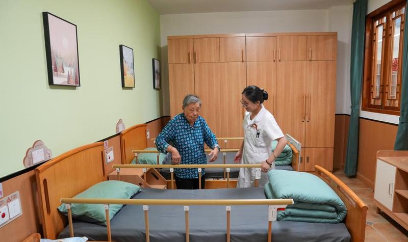 成都长者乐生半自理照护月费参考:收费构成、价格区间与医养护理院选择笔记