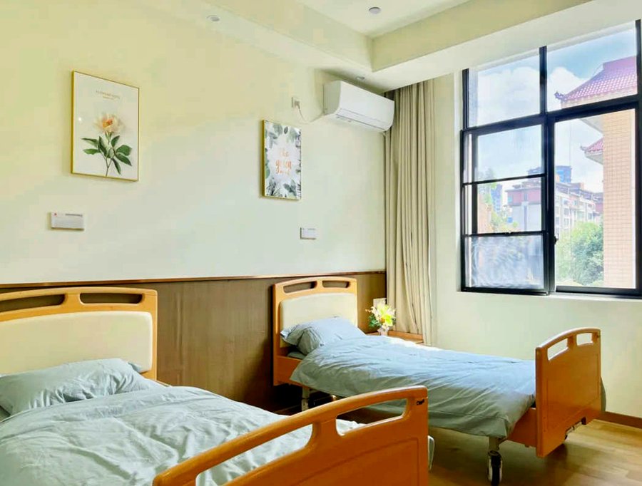 成都中京爱侬秀丽养老服务中心：长护险定点申请与入住全指南