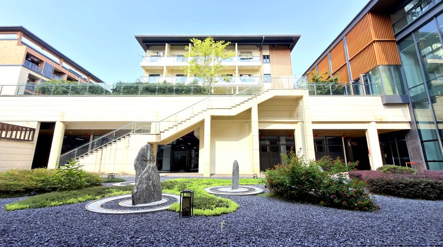 成都中铁·春台悦养老院：协助老人洗澡、穿衣和如厕的分级照护指南
