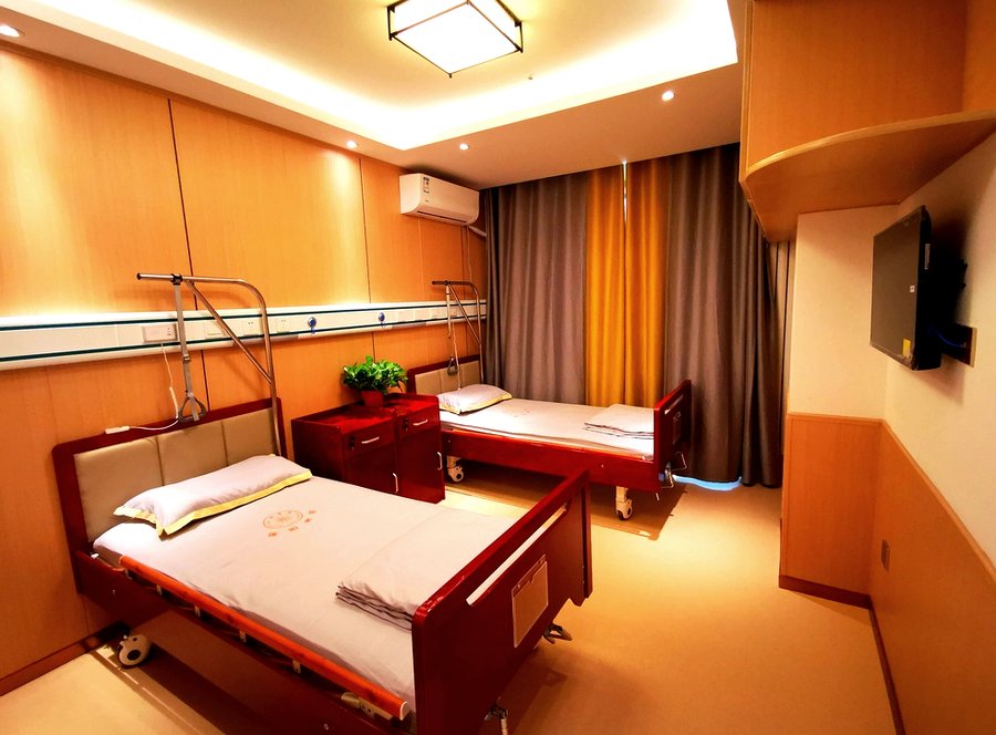成华区恩田长者养护中心:夫妻同住与包房选择及费用解析