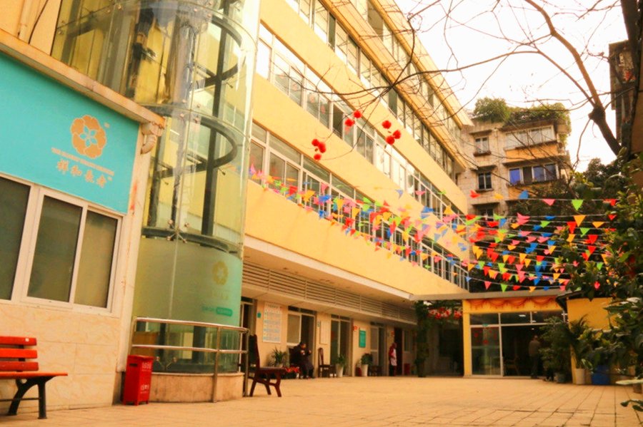 成华区认知症长者安置指南:中优爱恩如何根据病情与预算选择照护机构