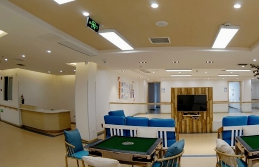 夫妻同住青羊区成都哺恩养老护理中心光华院双人间,人均月费可降至3000元