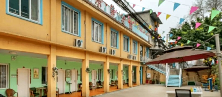 龙泉驿区怡乐养老院：成都养老院收费包含床位费护理费伙食费吗？