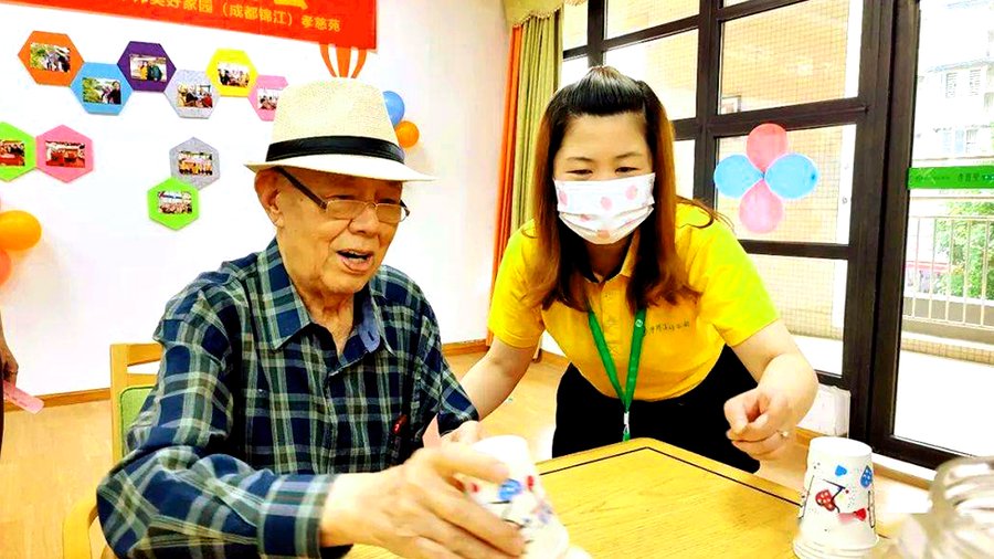 脑卒中后偏瘫老人的全护理需求与康复配套——成都锦江孝慈苑养老服务中心实地参考