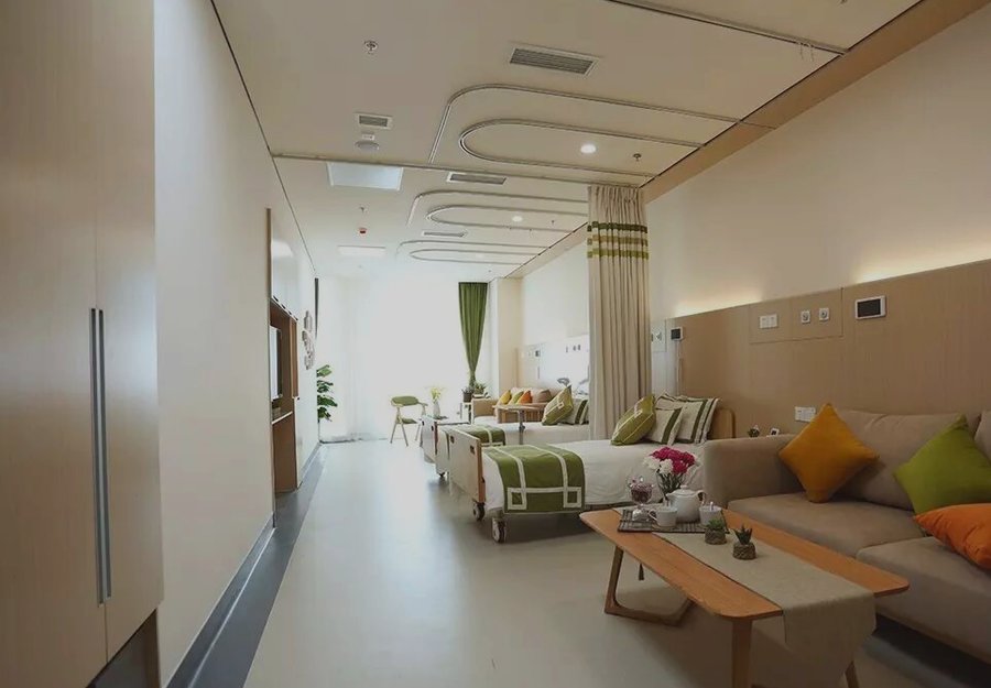 亲睦家·鹭湖长者社区:当“医养结合”遇上“三甲”资源,如何构建长者健康的安全闭环?