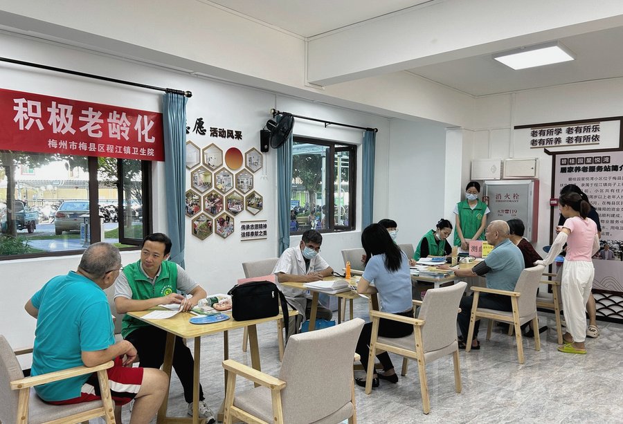 青白江区养老院单人间双人间配置如何？夫妻同住能否实现？探访槐树街社区鸿福养老服务中心