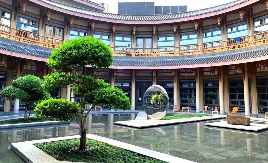 认知症老人入住养老机构前,家属最需要了解哪些事?泰康之家·蜀园的环境与专业照护考量