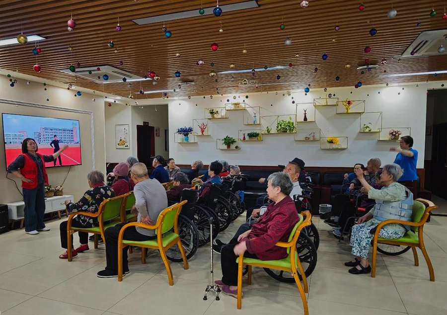 实地探访慈昶缘养老服务中心:青羊区拥有花园庭院的养老院环境观察