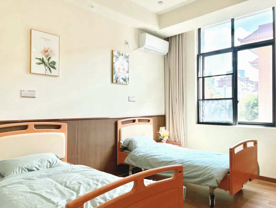 实地探访中京爱侬颐养护理中心：当养老遇上医疗，急救响应如何跑赢“黄金时间”？