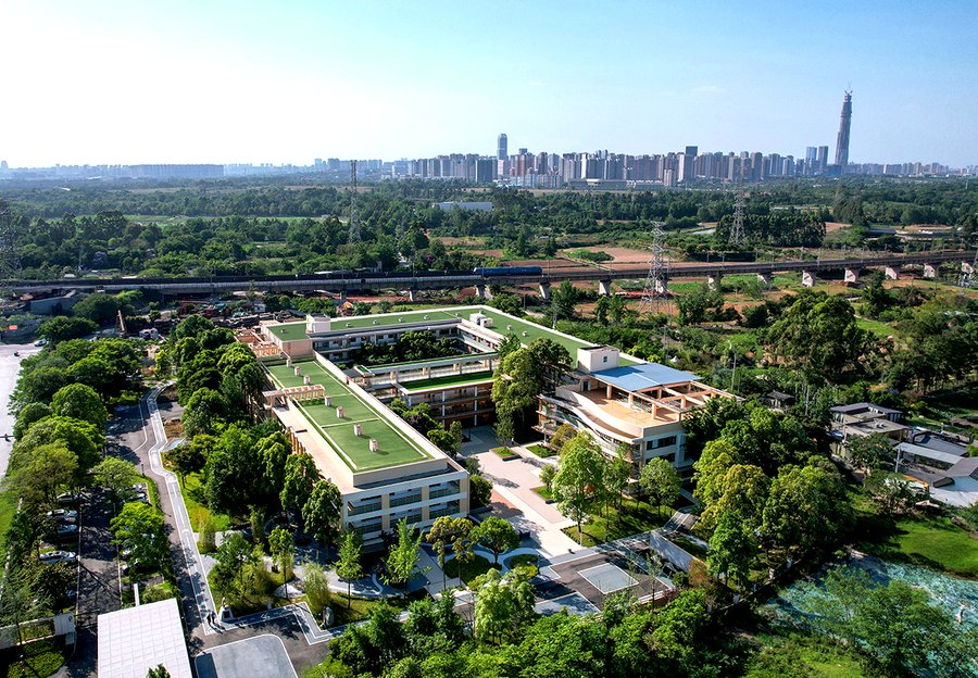 实地探访中京爱侬颐养护理中心：当养老遇上医疗，急救响应如何跑赢“黄金时间”？