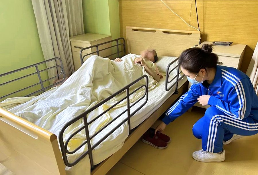 实地走访双桥子·安康年养老服务中心:成华区认知症专区的封闭管理与分区观察