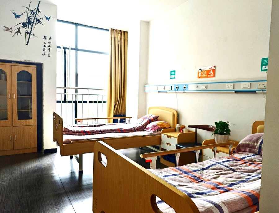 双流区汇橙普惠(黄龙溪)养老中心环境探访|花园、蔬菜园与散步空间的实地记录