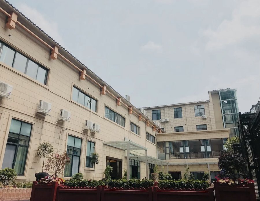 探访成都哺恩平福养老护理中心:二环内环境与服务实录