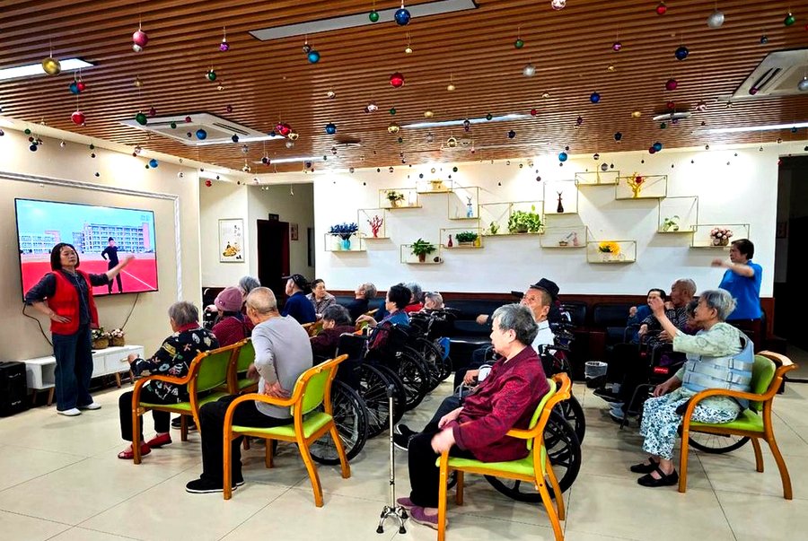 探访成都锦江区桦林养老助残中心:长者休闲活动空间与文娱生活观察