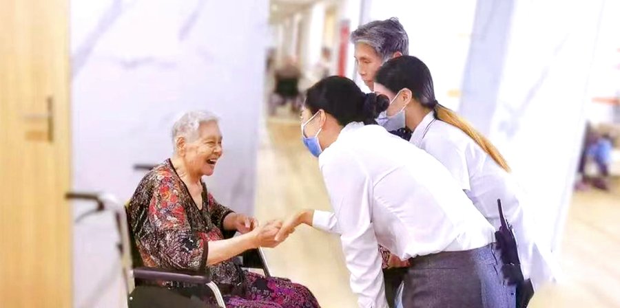探访成都锦欣花乡康养中心:高新区养老院如何提供洗澡洗衣服务