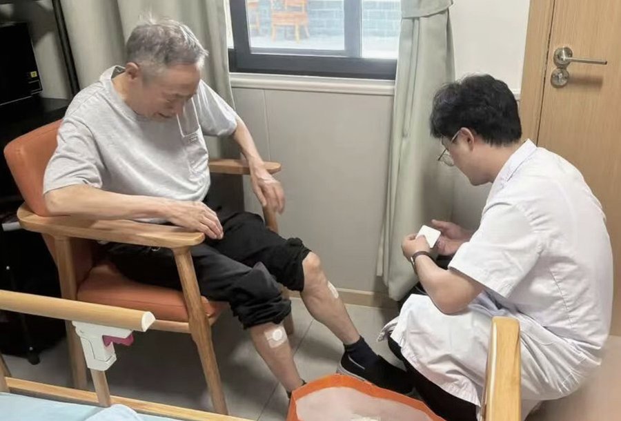 探访成都锦欣花乡老年公寓:当“朝南阳台”成为长辈的“阳光处方”