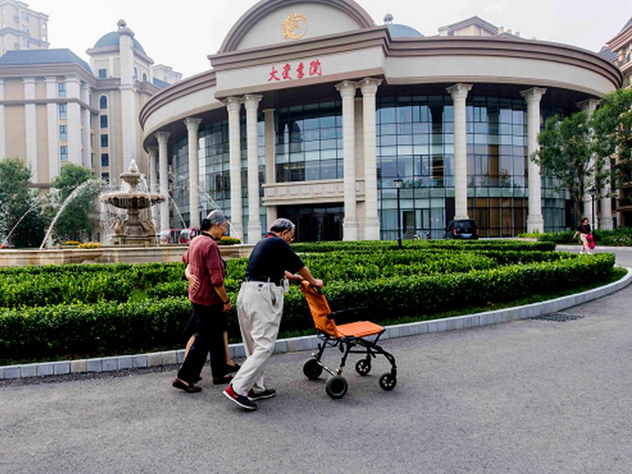 温江大爱书院养老中心照护服务说明:关于压疮与管路护理的实地梳理