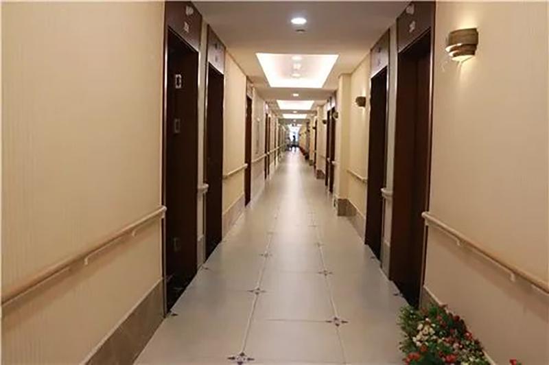 武侯区鞋都南二路泰邦健康长者公寓:内设医务室与医护配置的实地参考