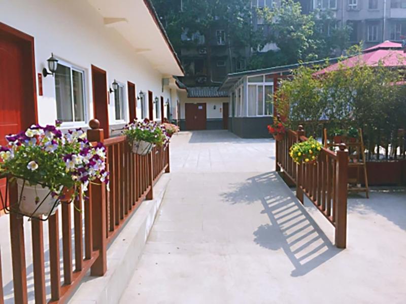 武侯区鞋都南二路泰邦健康长者公寓:内设医务室与医护配置的实地参考