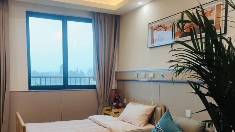 新都区养老机构照护人力配置对照:以成都德慈医养中心为例看配比与资质口径