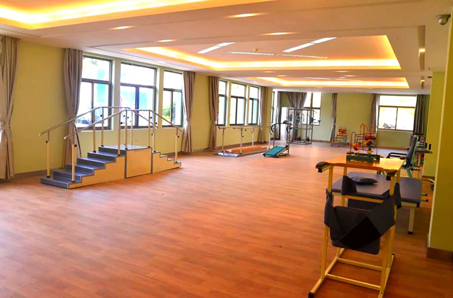 新津区综合福利中心:公办养老院的房间配套如何,护理床、呼叫器、独立卫生间和空调都有吗?
