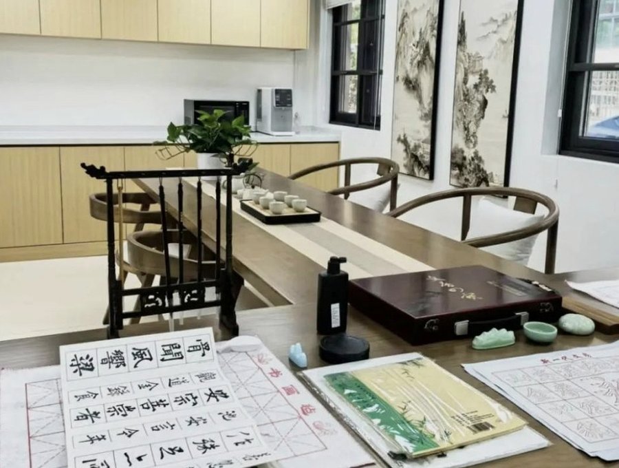 新津永商镇车灌社区养老服务中心:院里有菜地,出门就是景区步道