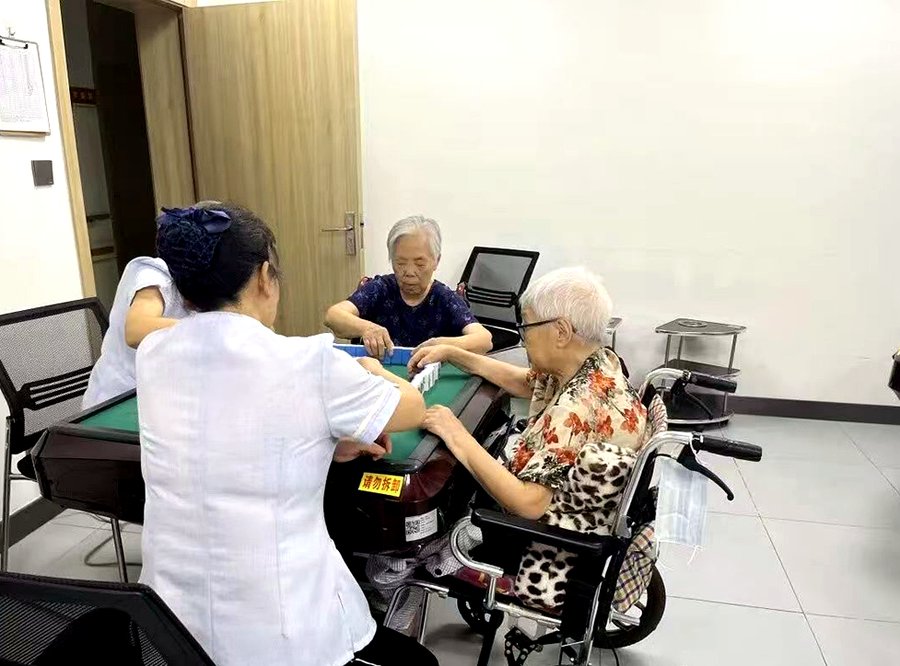 腰椎骨折术后康复指南:成都锦欣花乡康养中心如何提供专业照护