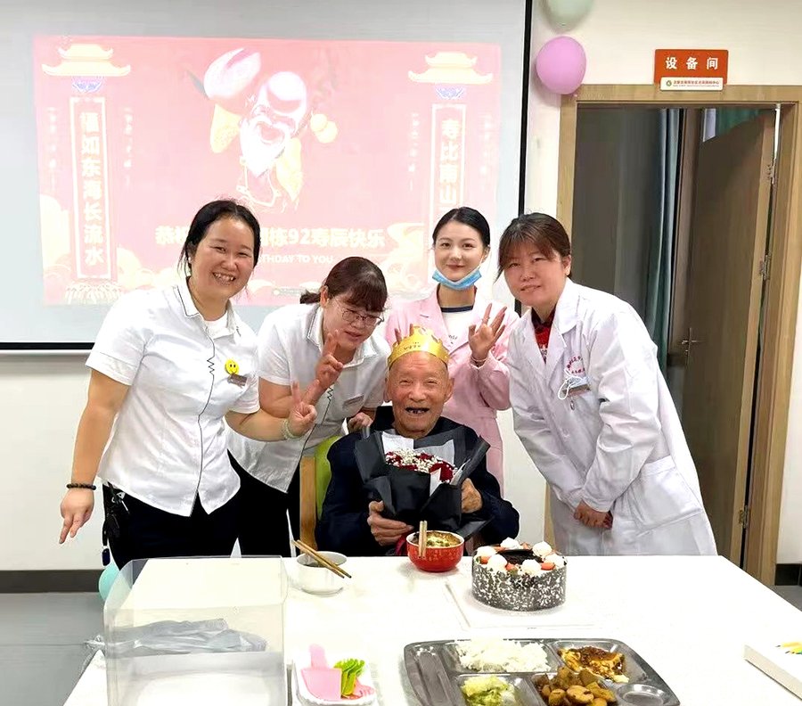 腰椎骨折术后康复指南:成都锦欣花乡康养中心如何提供专业照护