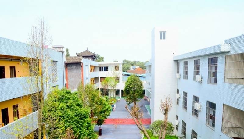 异地及港澳台户籍长者入住新都四川华庭颐养中心:材料清单与办理流程指南